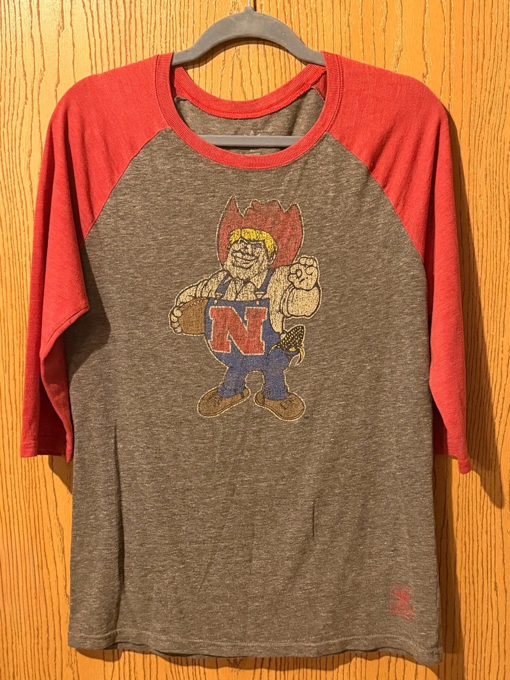 VINTAGE Adidas Nebraska Cornhuskers
Women’s Raglan Baseball Tee